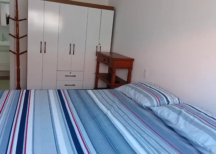 Apto Na Praia De Palmas, Climatizado, Com Piscina, Proximo Ao Mar E Com Jardim Privativo