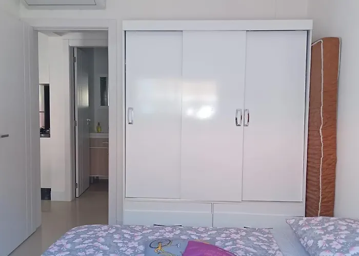 Apto Na Praia De Palmas, Climatizado, Com Piscina, Proximo Ao Mar E Com Jardim Privativo